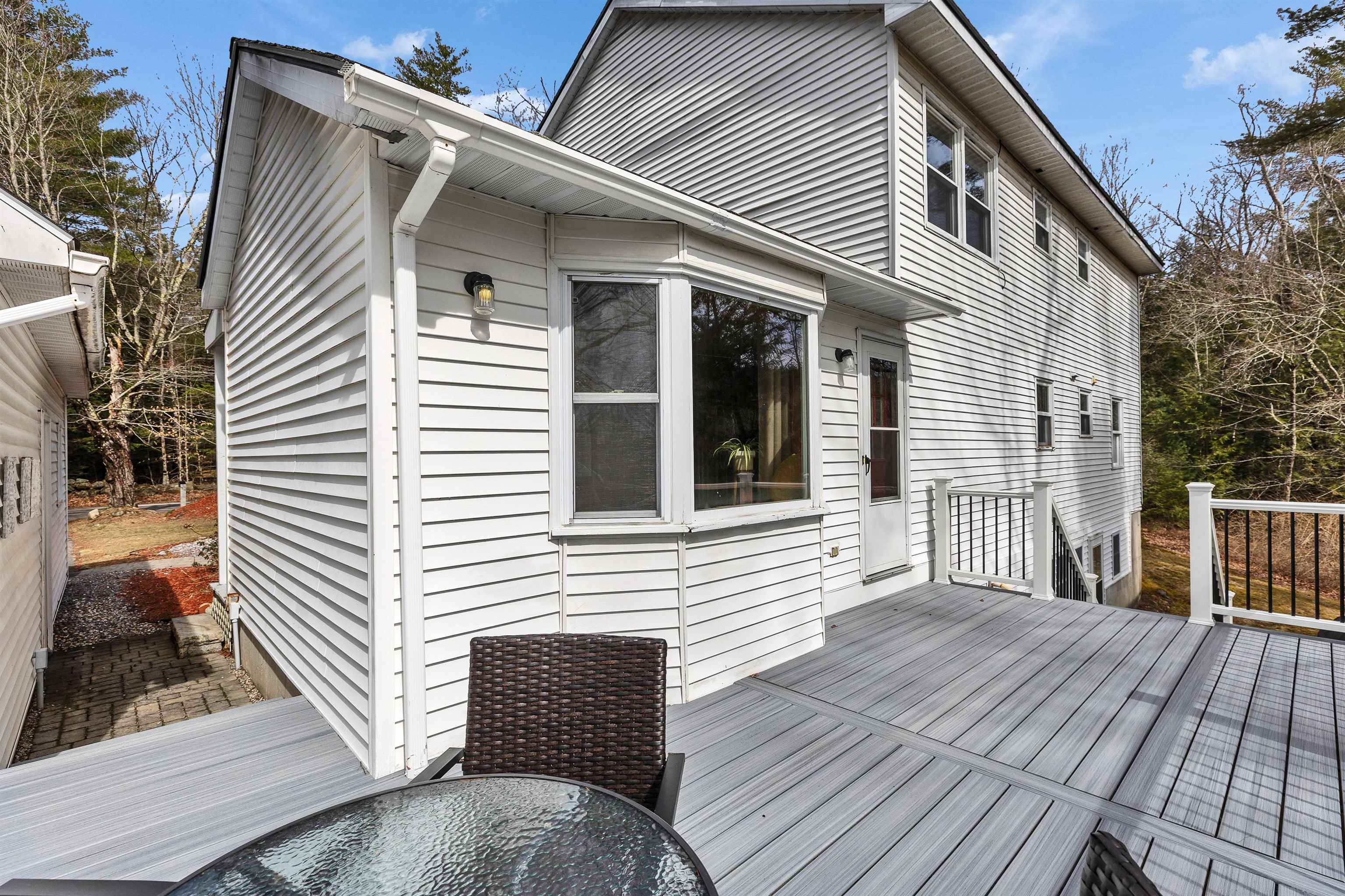 New Boston, New Hampshire 03070, United States, 3 Bedrooms Bedrooms, ,2 BathroomsBathrooms,Residential,Pending,105860