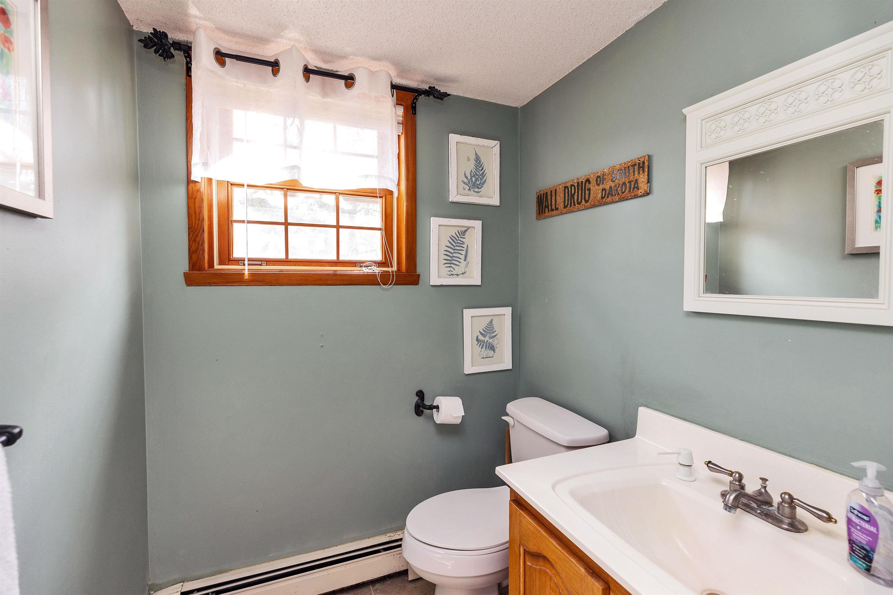 New Boston, New Hampshire 03070, United States, 3 Bedrooms Bedrooms, ,2 BathroomsBathrooms,Residential,Pending,105860