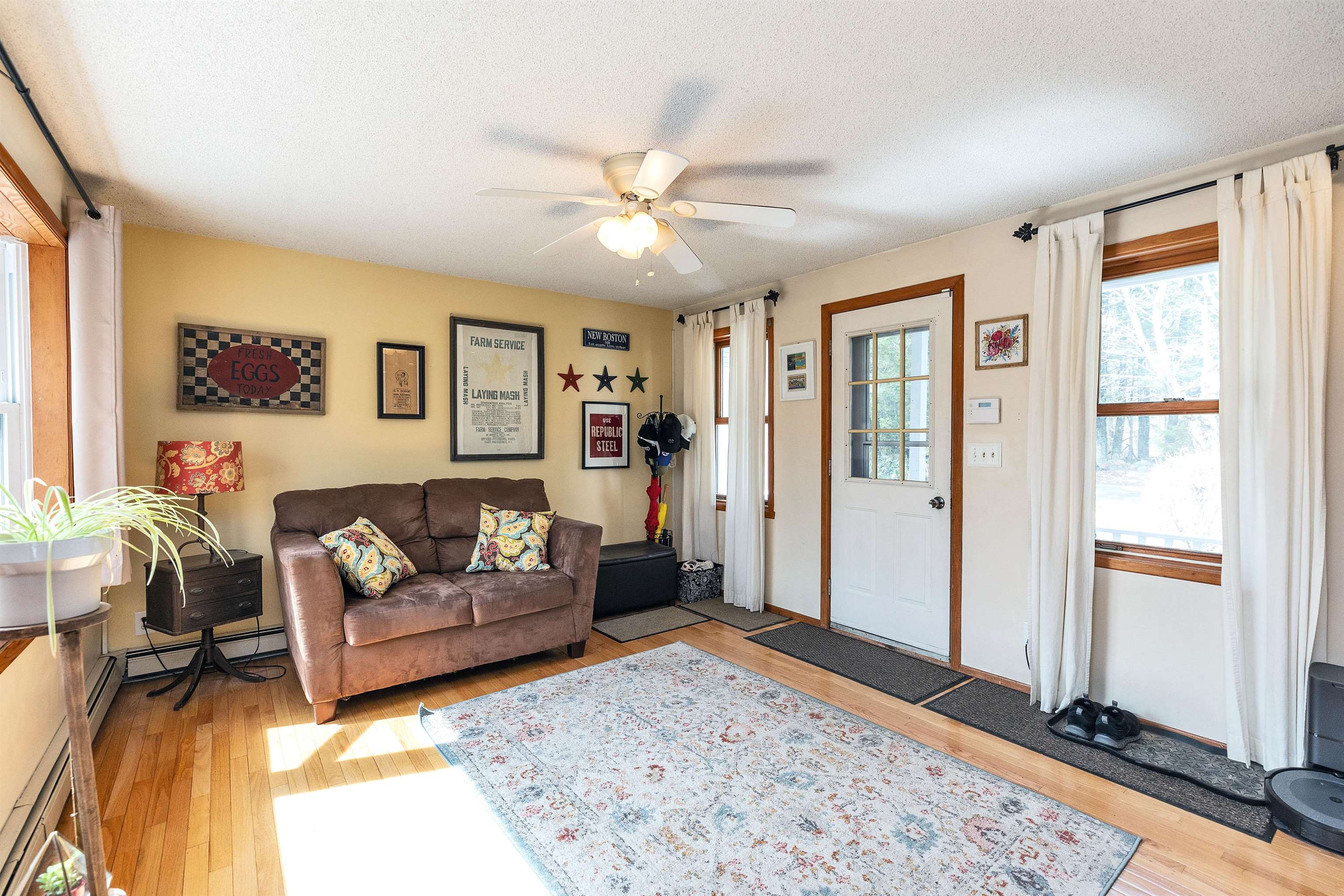 New Boston, New Hampshire 03070, United States, 3 Bedrooms Bedrooms, ,2 BathroomsBathrooms,Residential,Pending,105860