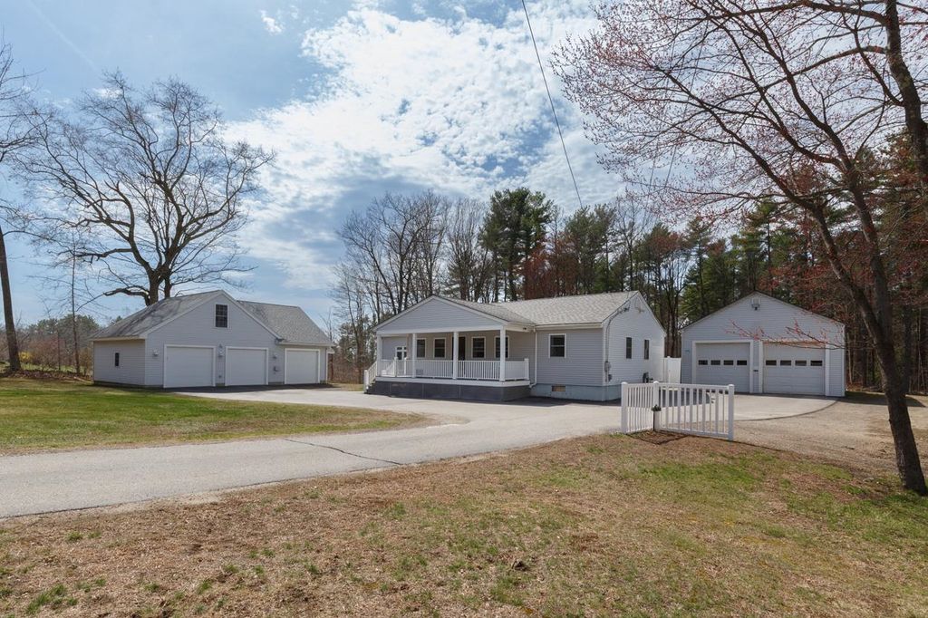 Photo of 131 High Range Road, Londonderry, NH 03053 (MLS # 5084140)