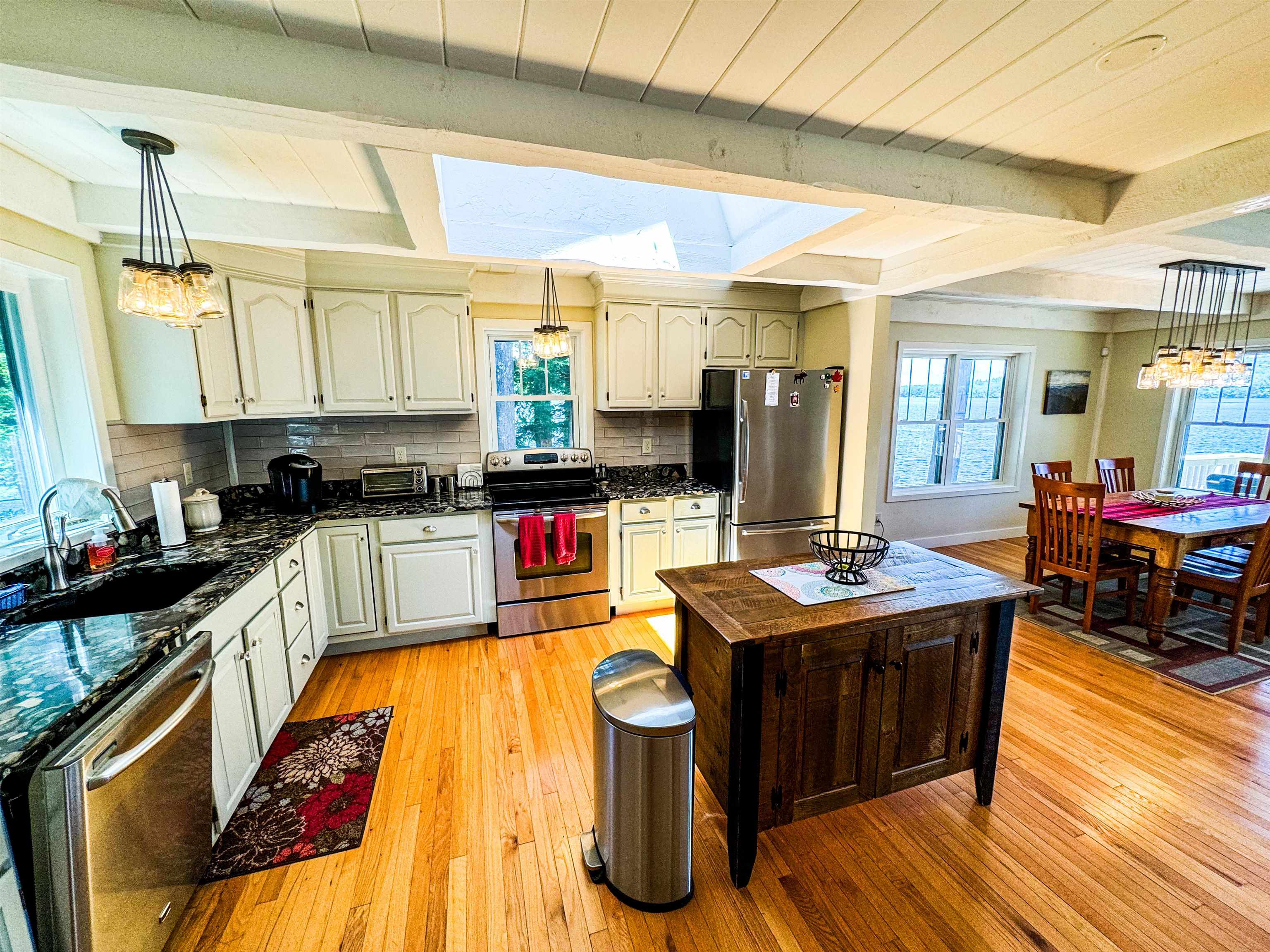 17 Lakewood Manor Place