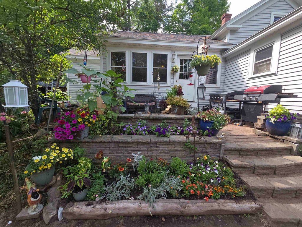 Photo of 15 Canterbury Road, Chichester, NH 03258 (MLS # 5055706)