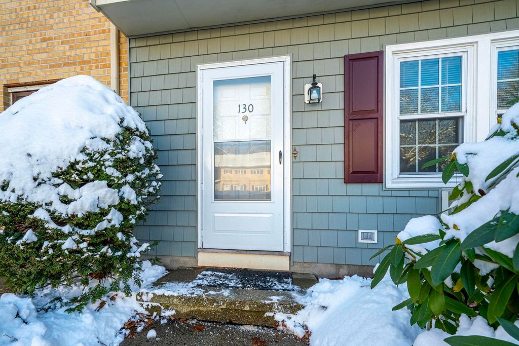 Photo of 130 Golfview Drive, Manchester, NH 03102 (MLS # 5071238)