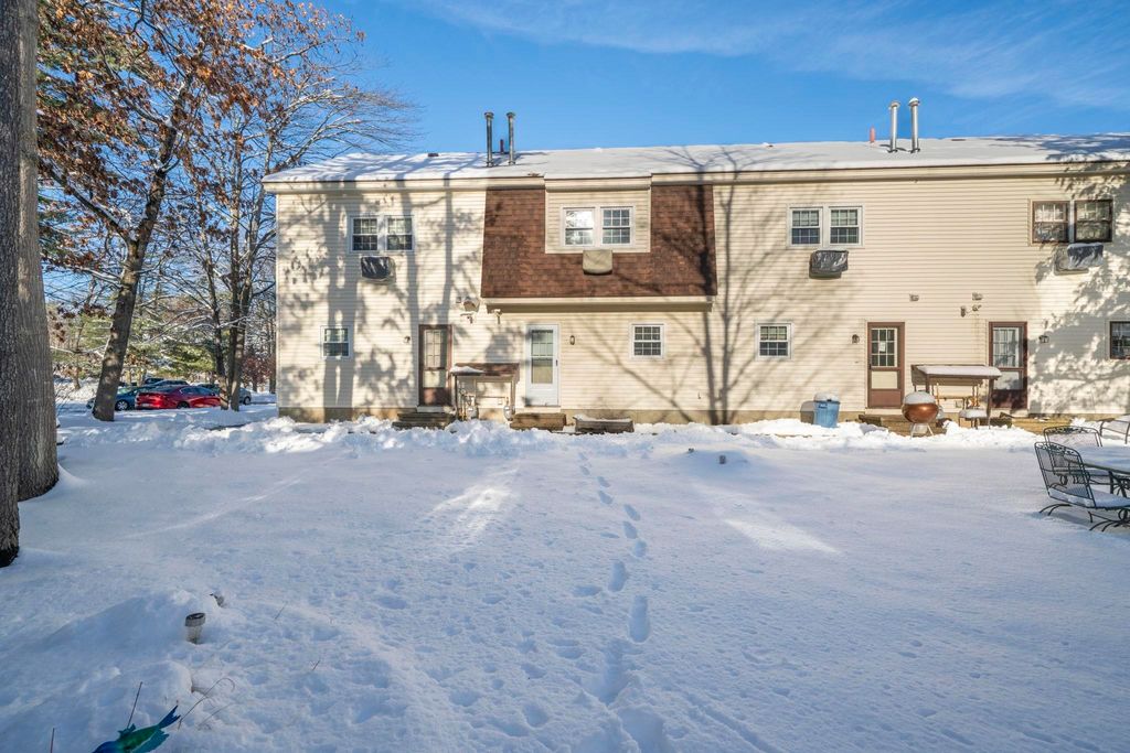 Photo of 130 Golfview Drive, Manchester, NH 03102 (MLS # 5071238)