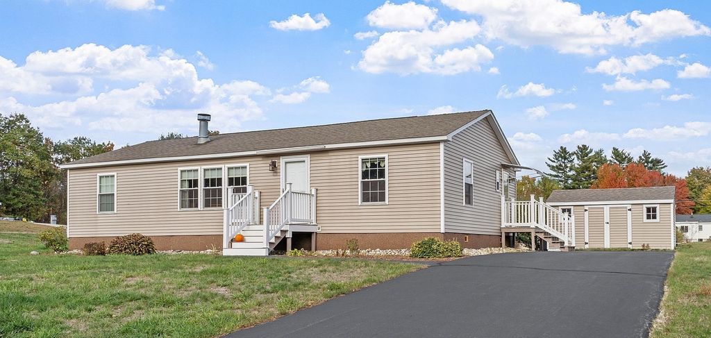 Photo of 18 Lilac Court, Raymond, NH 03077 (MLS # 5066775)