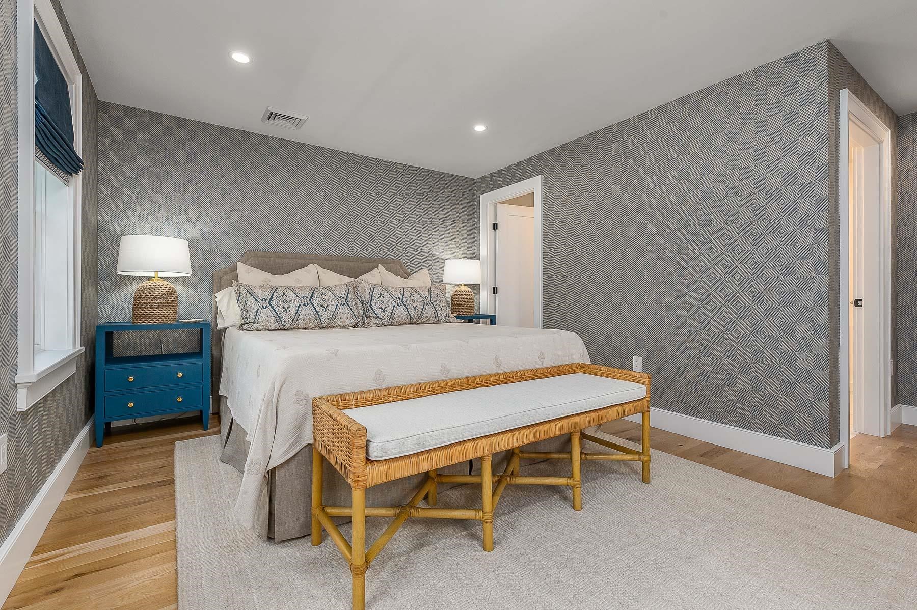 Portsmouth, New Hampshire 03801, United States, 2 Bedrooms Bedrooms, ,2 BathroomsBathrooms,Residential,Active,183653