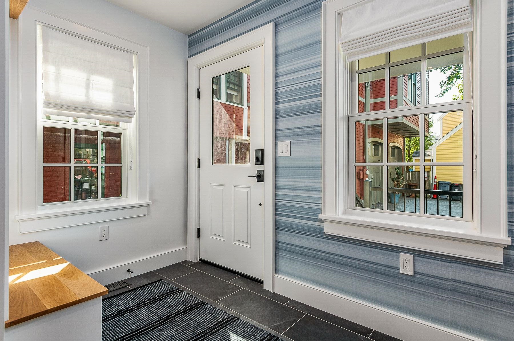 Portsmouth, New Hampshire 03801, United States, 2 Bedrooms Bedrooms, ,2 BathroomsBathrooms,Residential,Active,183653