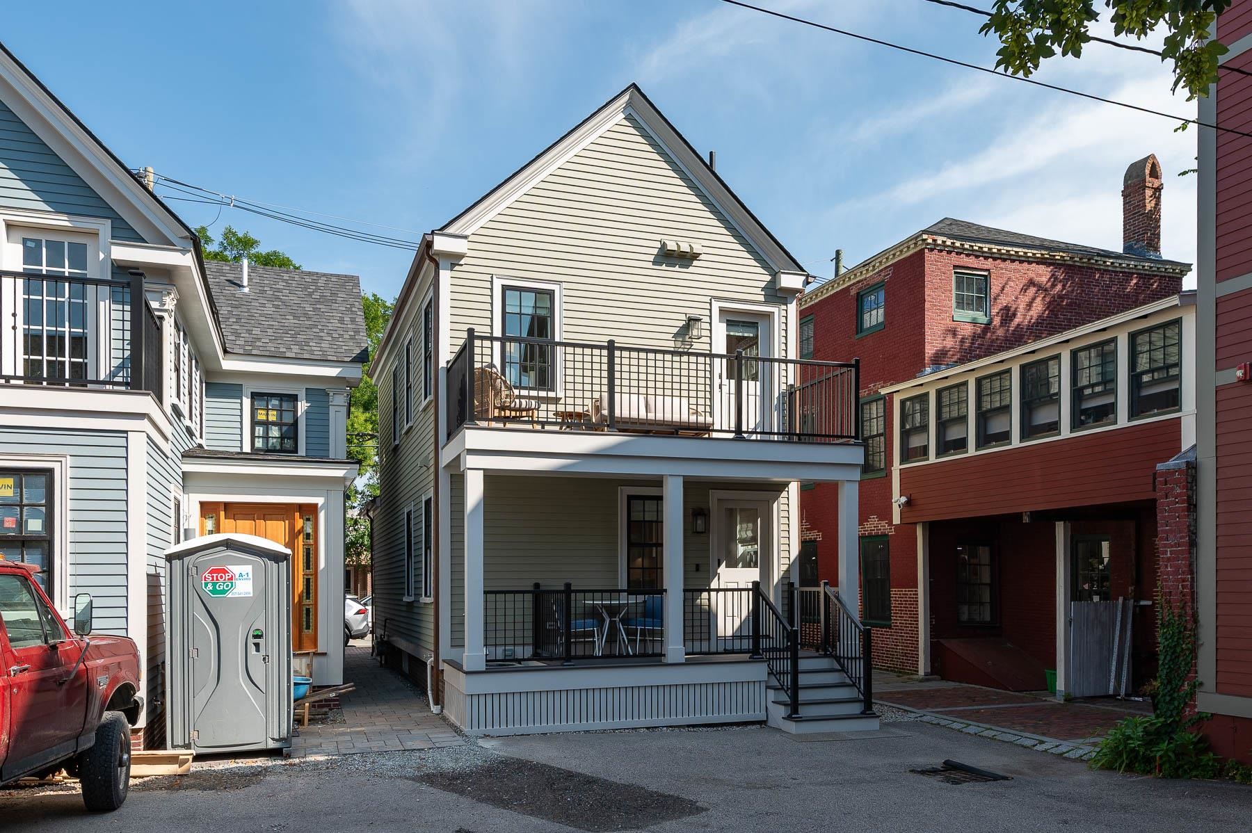 Portsmouth, New Hampshire 03801, United States, 2 Bedrooms Bedrooms, ,2 BathroomsBathrooms,Residential,Active,183653