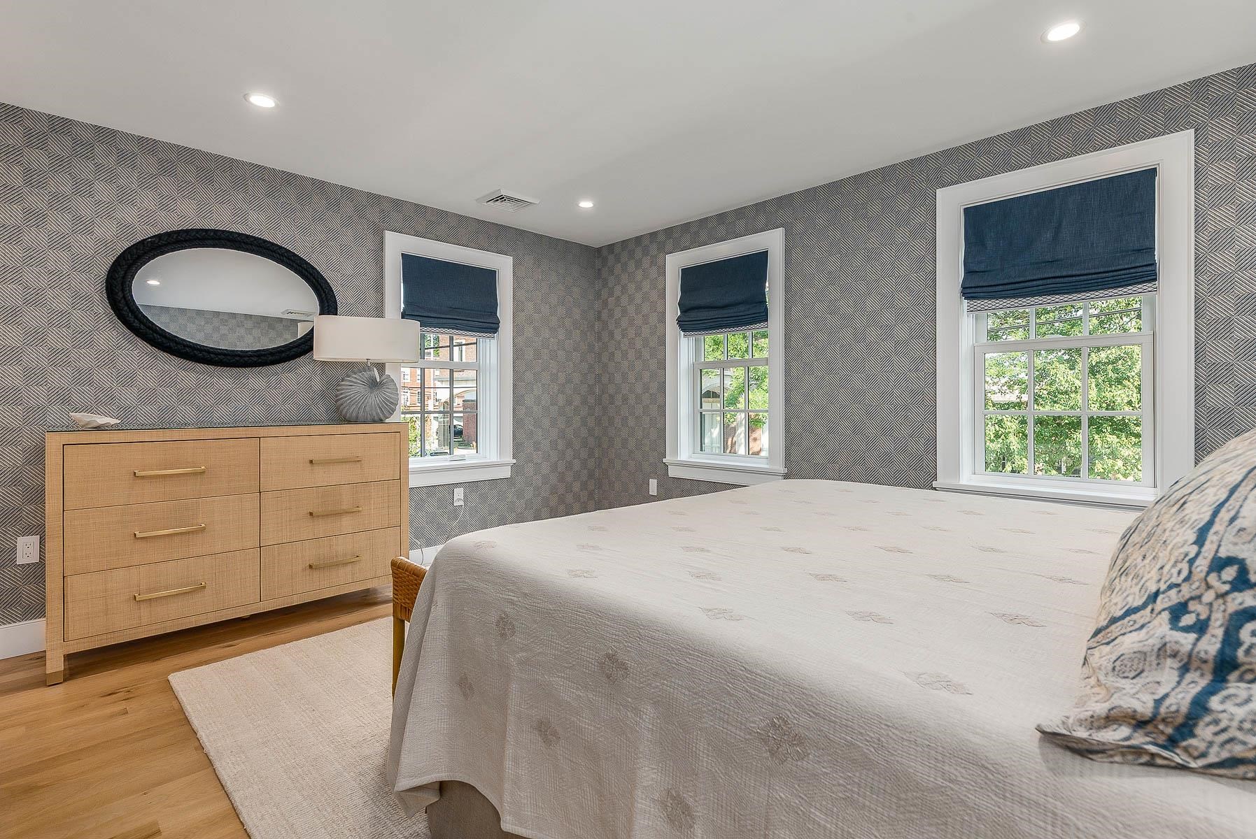 Portsmouth, New Hampshire 03801, United States, 2 Bedrooms Bedrooms, ,2 BathroomsBathrooms,Residential,Active,183653