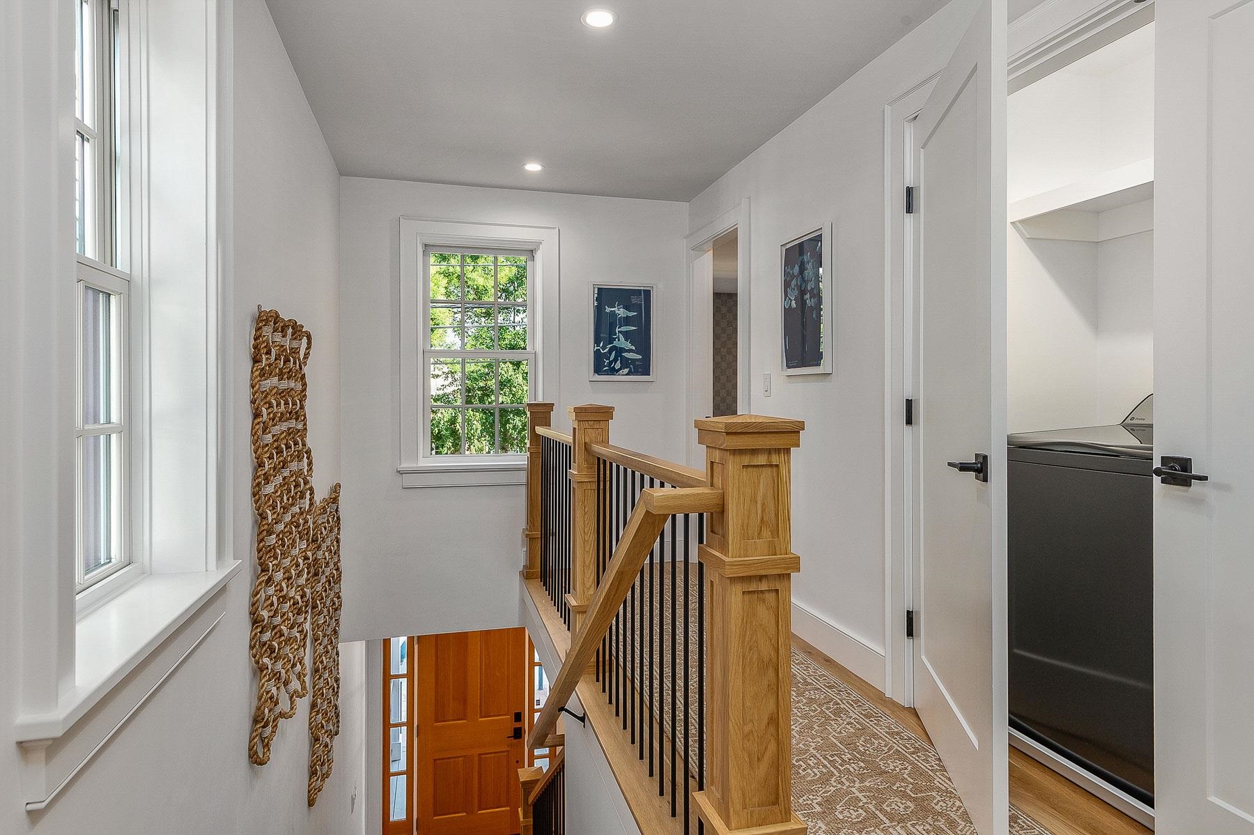 Portsmouth, New Hampshire 03801, United States, 2 Bedrooms Bedrooms, ,2 BathroomsBathrooms,Residential,Active,183653