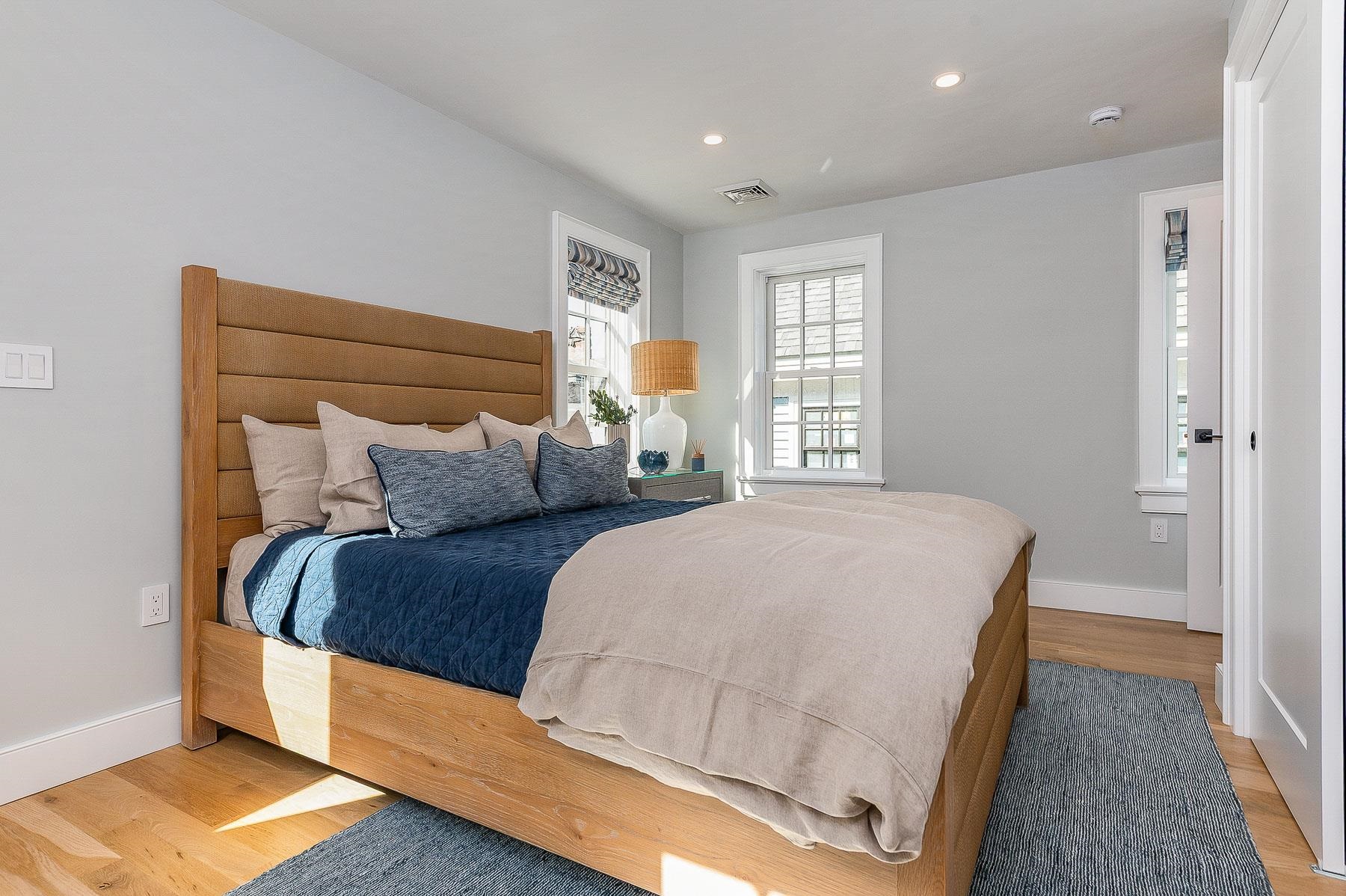 Portsmouth, New Hampshire 03801, United States, 2 Bedrooms Bedrooms, ,2 BathroomsBathrooms,Residential,Active,183653