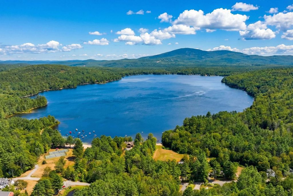 Photo of 760 Pleasant Street, New London, NH 03257 (MLS # 5075249)