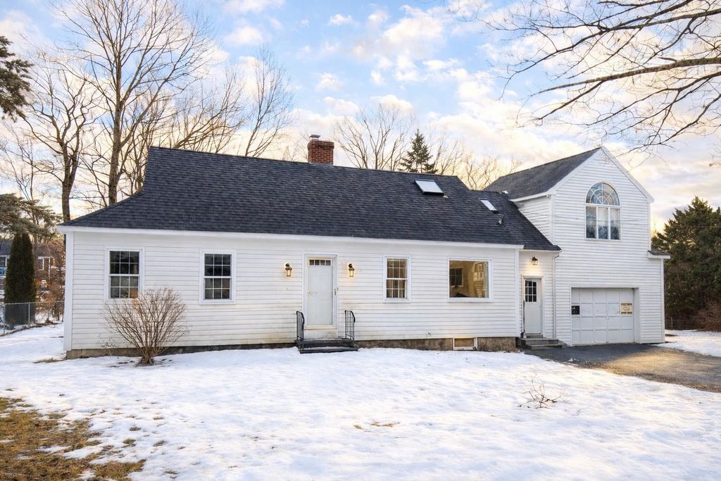 Photo of 12 Nola Avenue, Rochester, NH 03867 (MLS # 5073919)