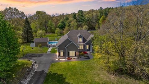 Photo of 5 Primrose Lane, Salem, NH 03079 (MLS # 5088972)