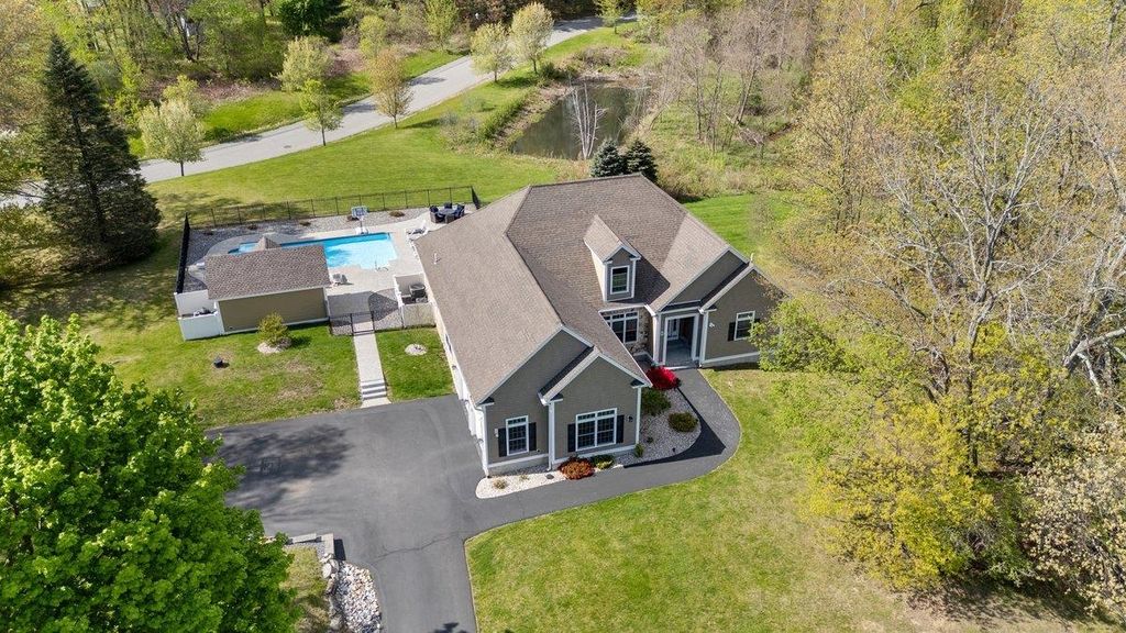 Photo of 5 Primrose Lane, Salem, NH 03079 (MLS # 5088972)