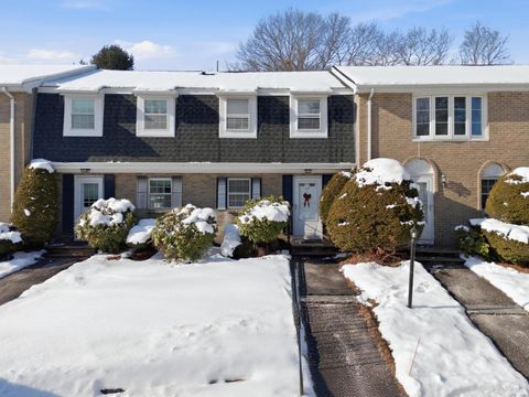 Photo of 15 Fieldstone Drive, Londonderry, NH 03053 (MLS # 5075507)