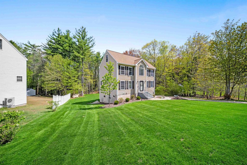 Photo of 5 Treaty Court, Sandown, NH 03873 (MLS # 5089574)
