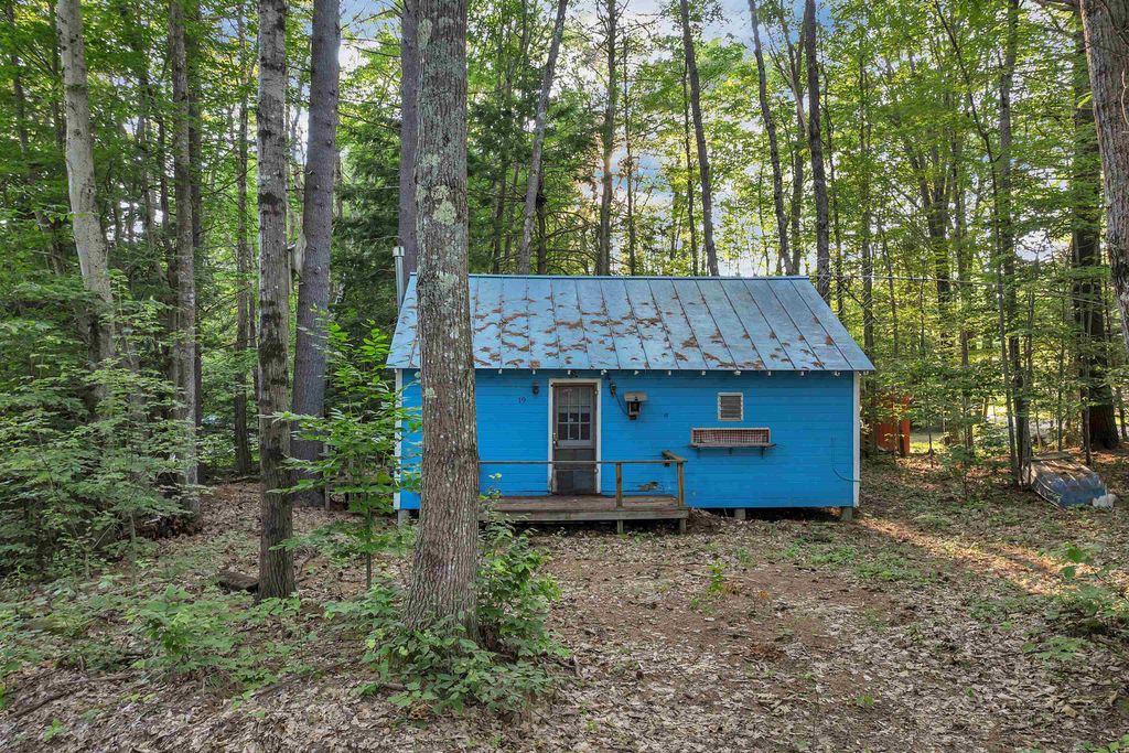 Photo of 19 Sherwood Forest Drive, Canterbury, NH 03224 (MLS # 5050014)