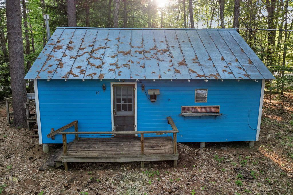 Photo of 19 Sherwood Forest Drive, Canterbury, NH 03224 (MLS # 5050014)