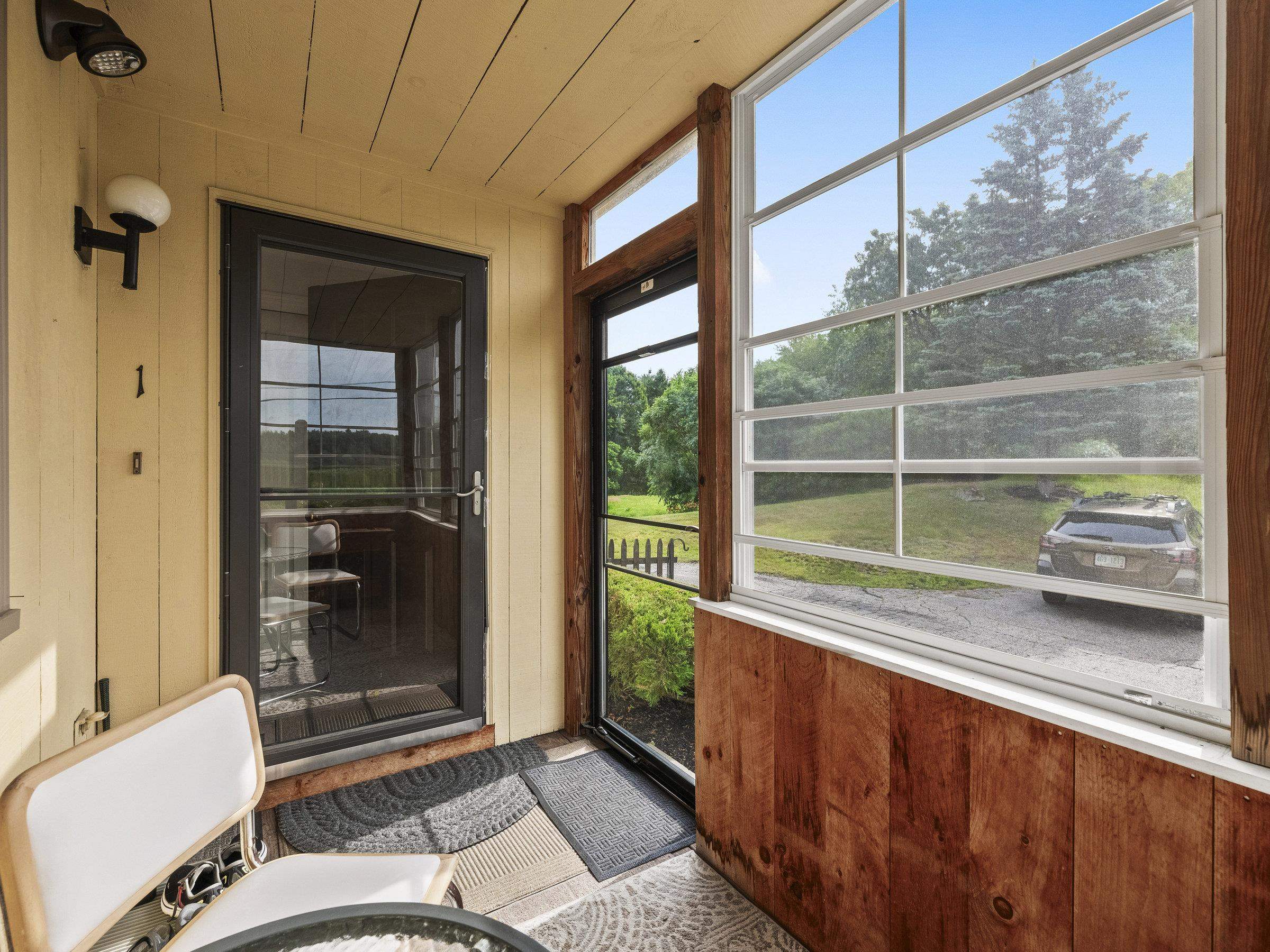439 N River Road 1