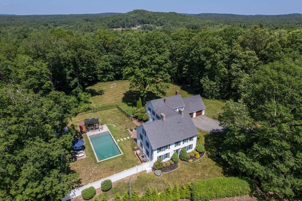 Photo of 98 Sweet Hill Road, Plaistow, NH 03865 (MLS # 5069354)