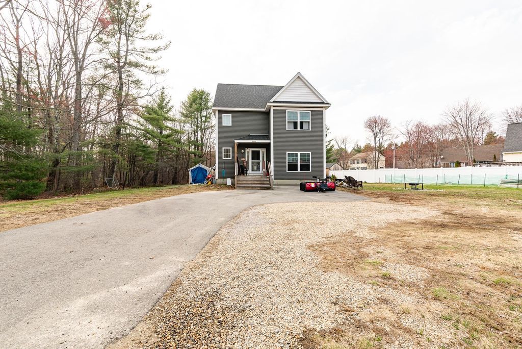 Photo of 10 Norway Plains Road, Rochester, NH 03868 (MLS # 5084103)