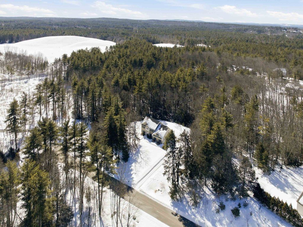 Photo of 7 Amber Lane, Bedford, NH 03110 (MLS # 5078585)