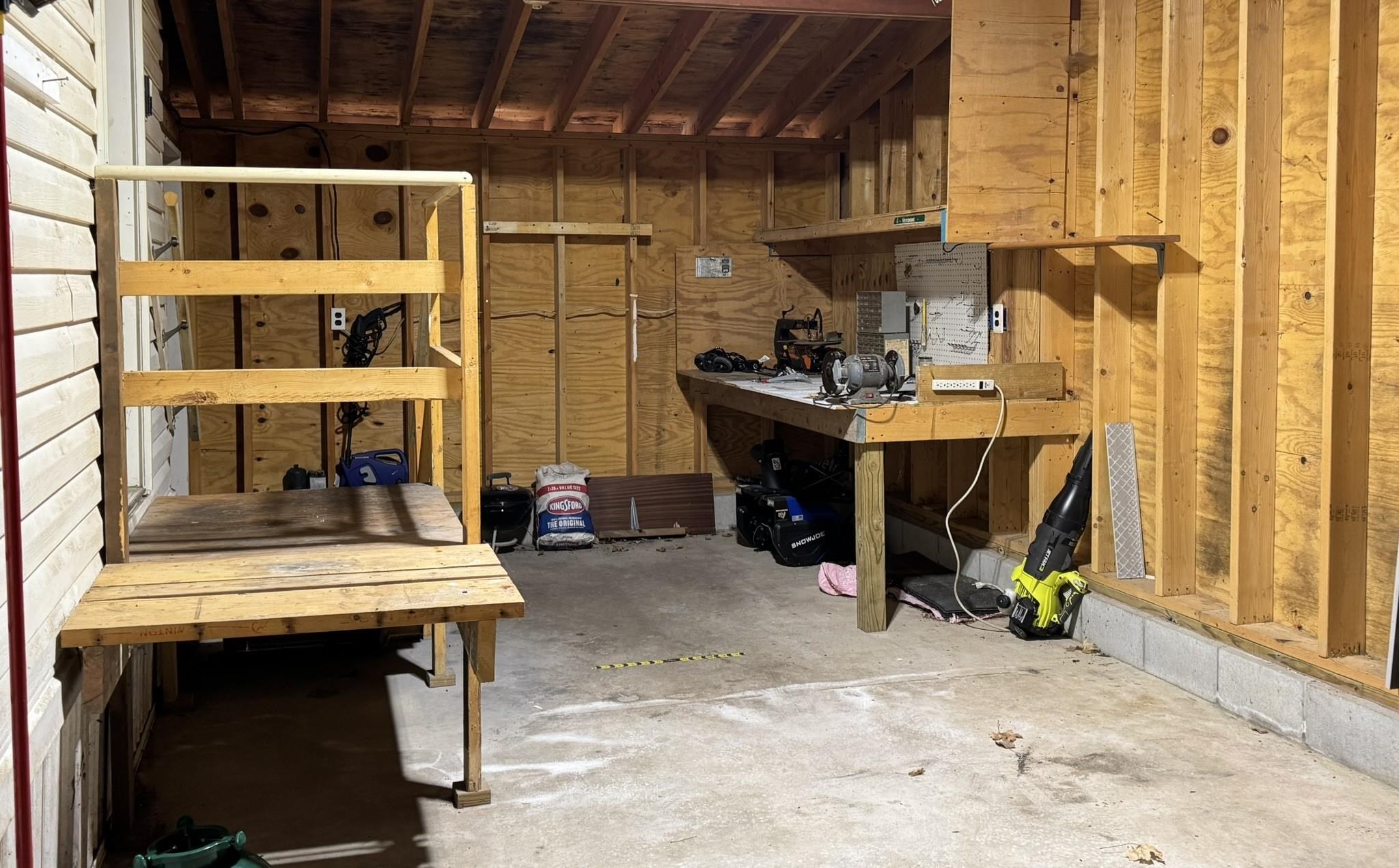 Bristol, Vermont 05443, United States, 3 Bedrooms Bedrooms, ,2 BathroomsBathrooms,Residential,Pending,109765