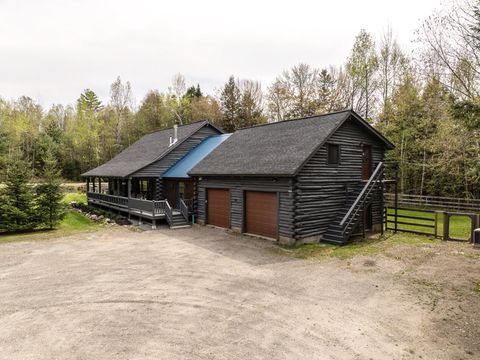 Photo of 42 Chickadee Lane, Littleton, NH 03561 (MLS # 5041827)