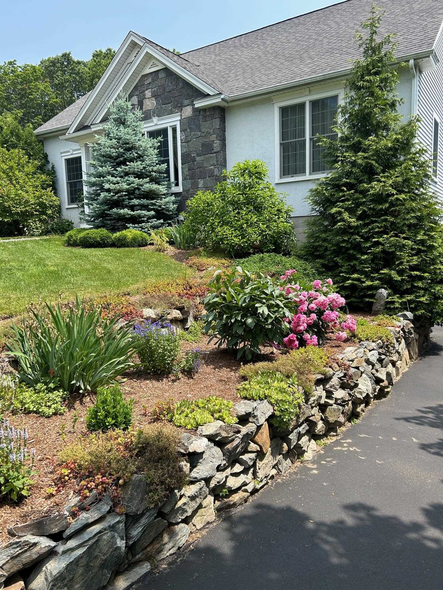 9 Woodlawn Avenue