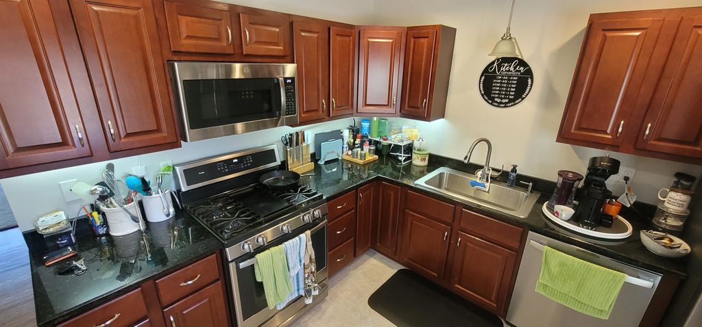 Photo of 90 Karatzas Avenue, Manchester, NH 03104 (MLS # 5064355)
