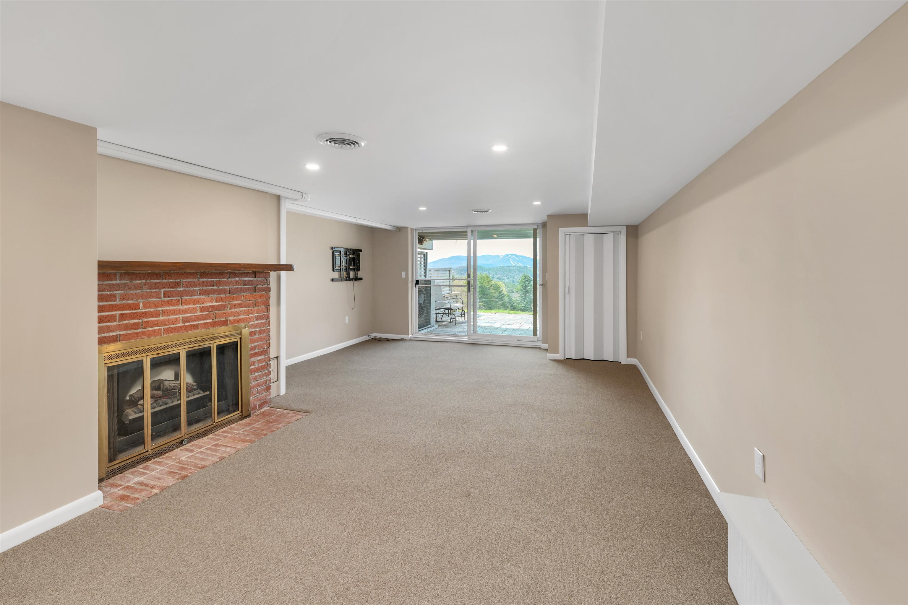 Sunapee, New Hampshire 03782, United States, 3 Bedrooms Bedrooms, ,3 BathroomsBathrooms,Residential,Active,120770