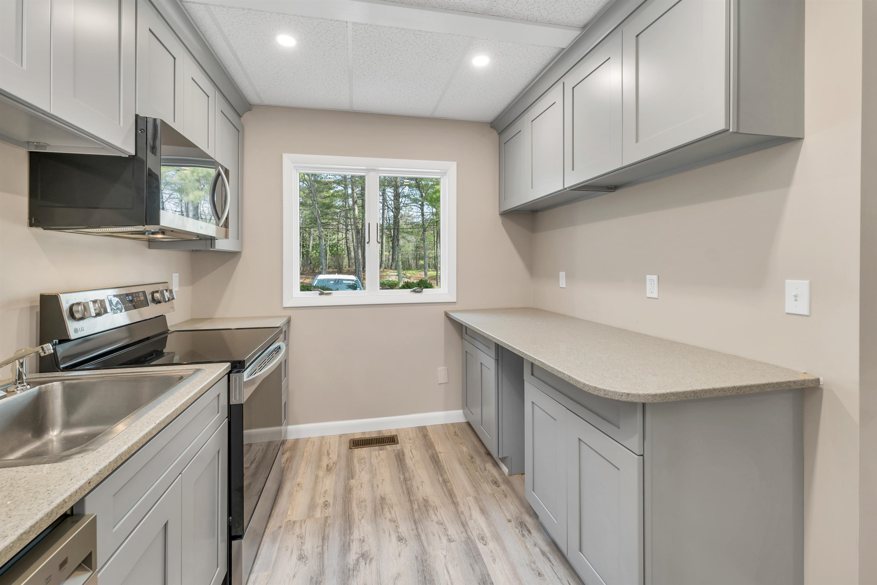 Sunapee, New Hampshire 03782, United States, 3 Bedrooms Bedrooms, ,3 BathroomsBathrooms,Residential,Active,120770