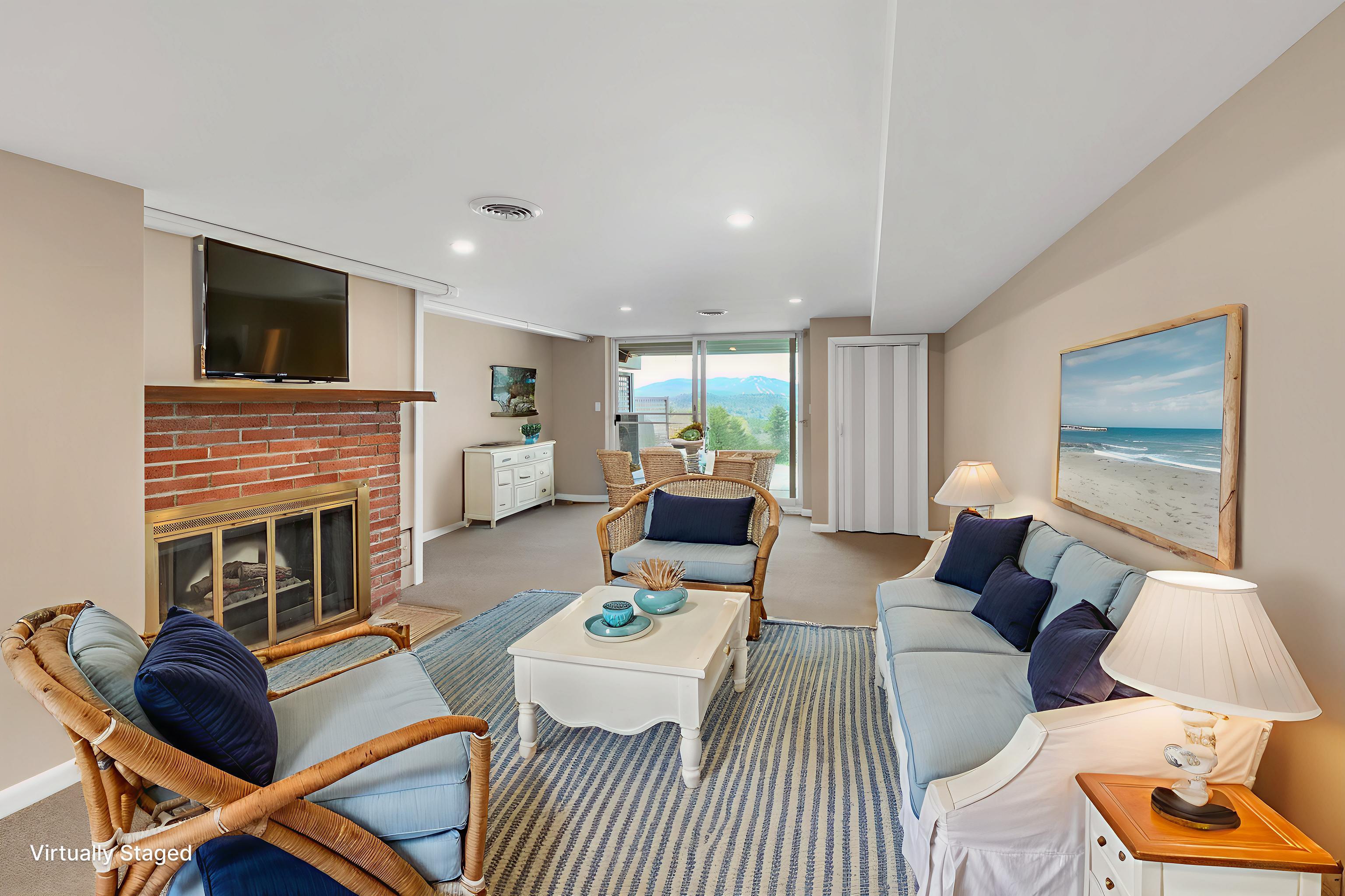 Sunapee, New Hampshire 03782, United States, 3 Bedrooms Bedrooms, ,3 BathroomsBathrooms,Residential,Active,120770