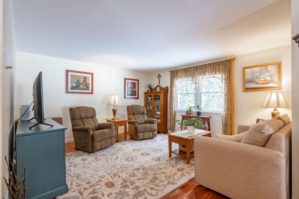 Photo of 11 Winding Pond Road, Londonderry, NH 03053 (MLS # 5076976)