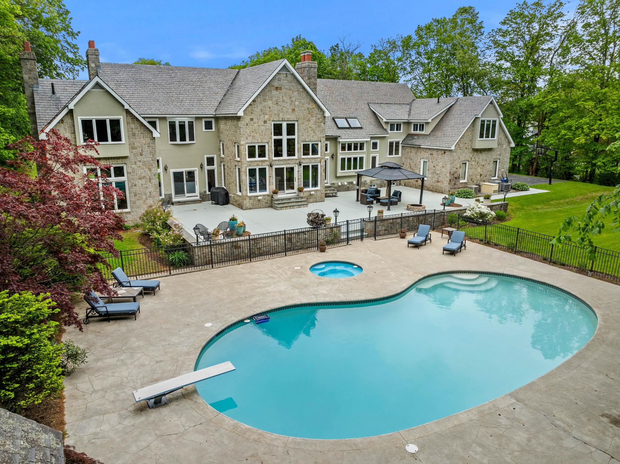 15 Richardson Road