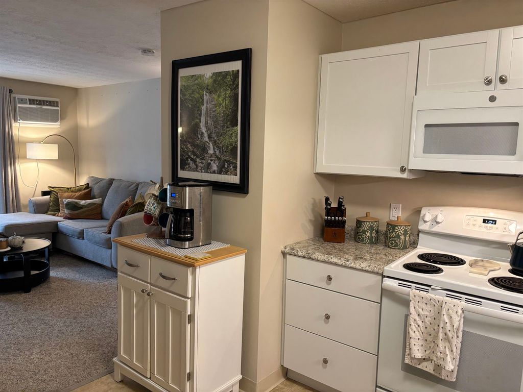 Photo of 60 Old Hackett Hill Road #2D, Manchester, NH 03102 (MLS # 5071236)