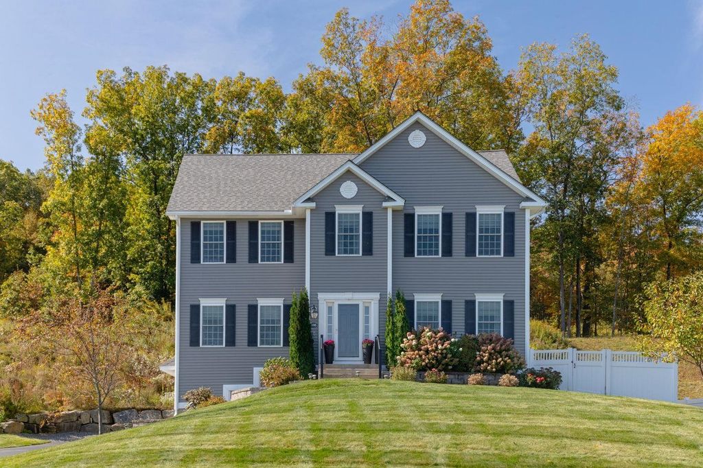 Photo of 135 Brookview Drive, Hooksett, NH 03106 (MLS # 5069872)