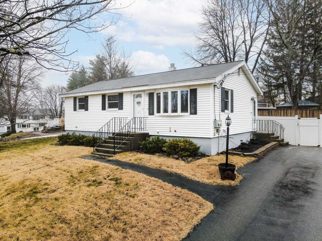 Photo of 4 Kittery Drive, Nashua, NH 03062 (MLS # 5080625)