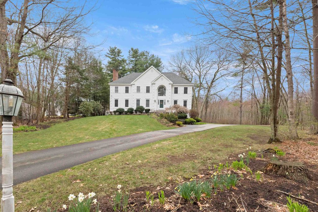 Photo of 26 Greenfield Drive, Plaistow, NH 03865 (MLS # 5084866)