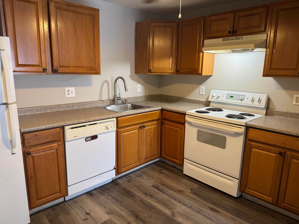 Photo of 12 E Side Drive #402, Concord, NH 03301 (MLS # 5078237)