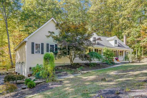 Photo of 10 Barrington Drive, Bedford, NH 03110 (MLS # 5067694)
