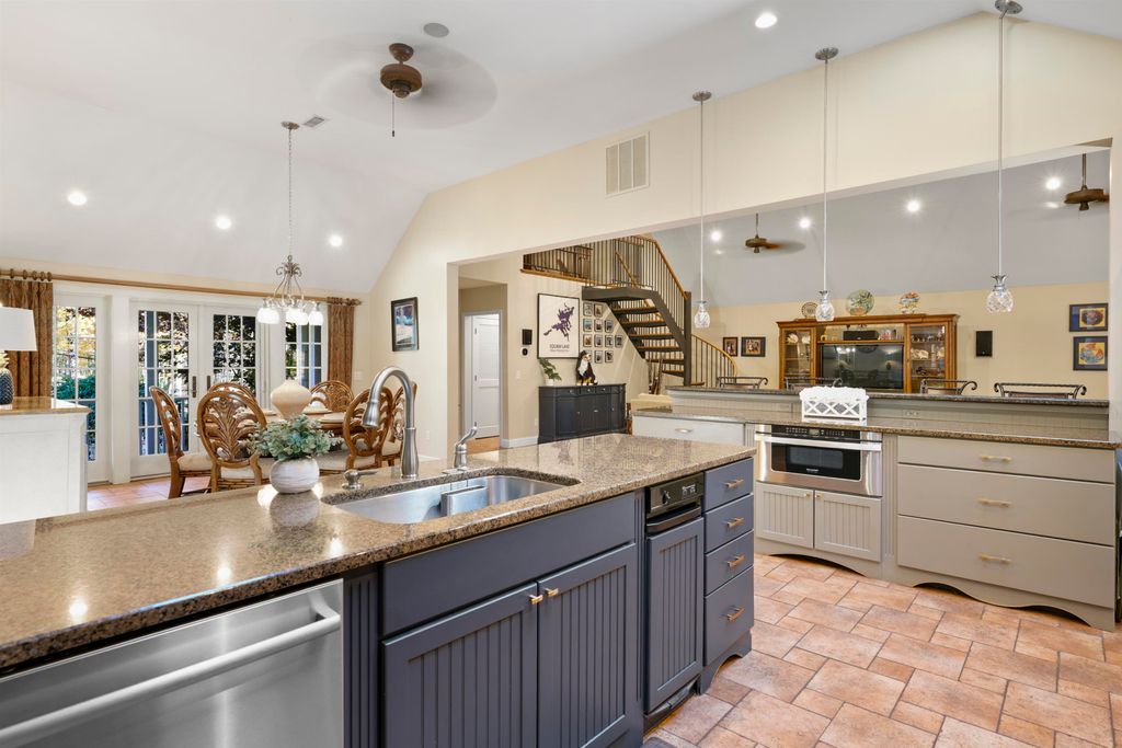 Photo of 10 Barrington Drive, Bedford, NH 03110 (MLS # 5067694)