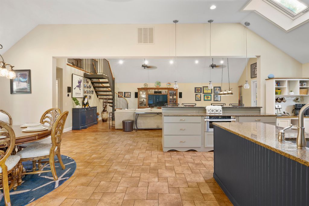 Photo of 10 Barrington Drive, Bedford, NH 03110 (MLS # 5067694)