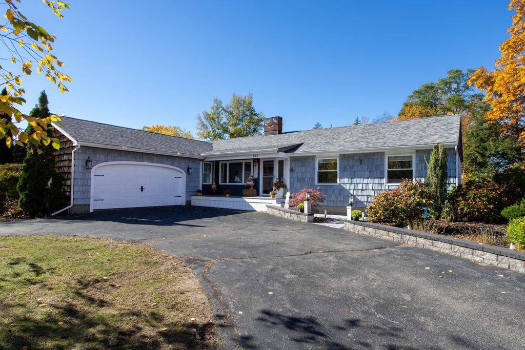 Photo of 227 Portsmouth Avenue, Stratham, NH 03885 (MLS # 5065915)