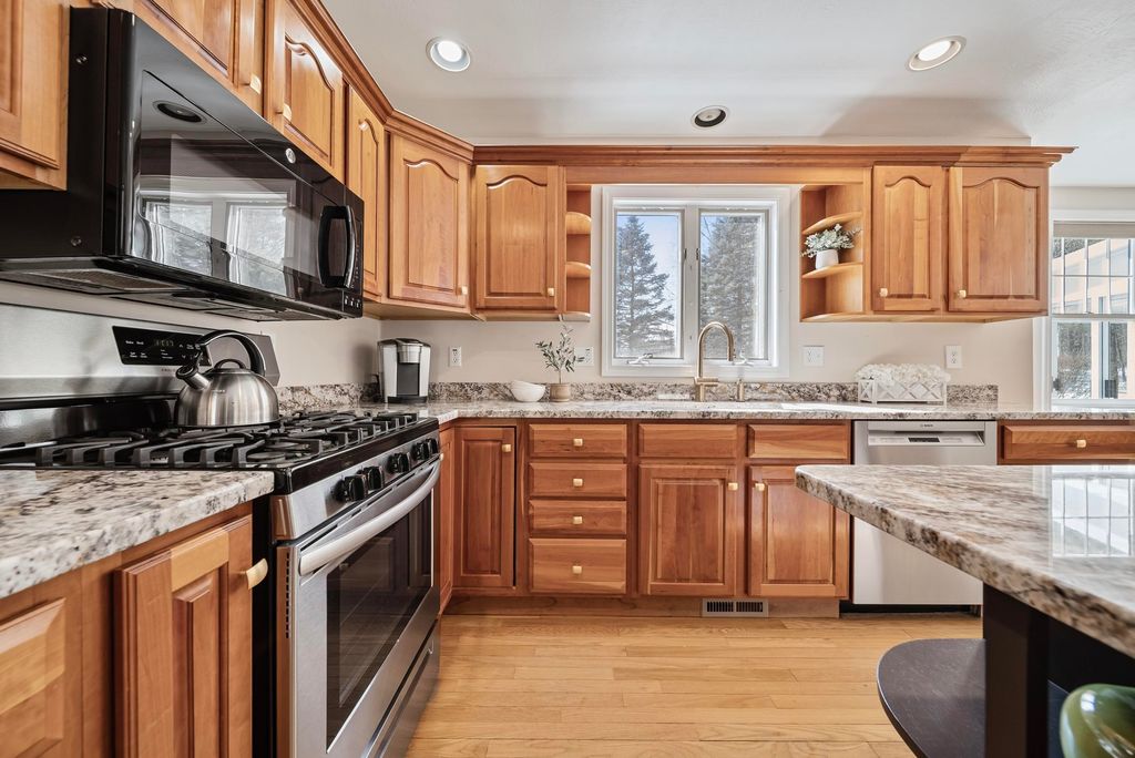 Photo of 7 Jennifer Lane, Amherst, NH 03031 (MLS # 5078131)