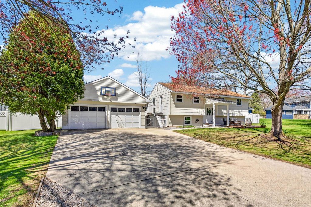Photo of 3 Pinewood Drive, Merrimack, NH 03054 (MLS # 5085862)