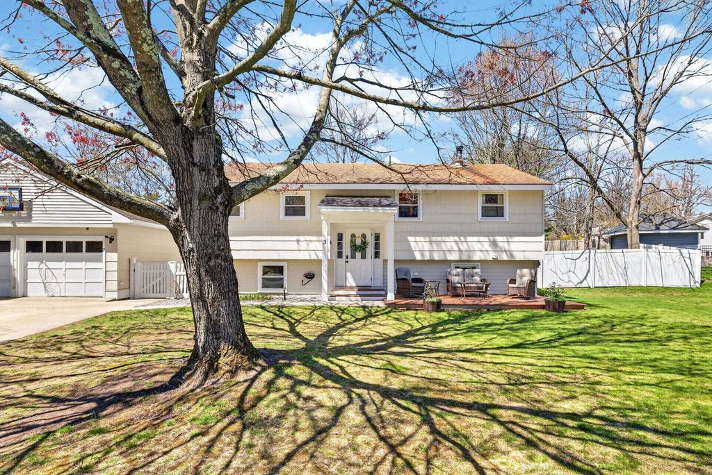 Photo of 3 Pinewood Drive, Merrimack, NH 03054 (MLS # 5085862)