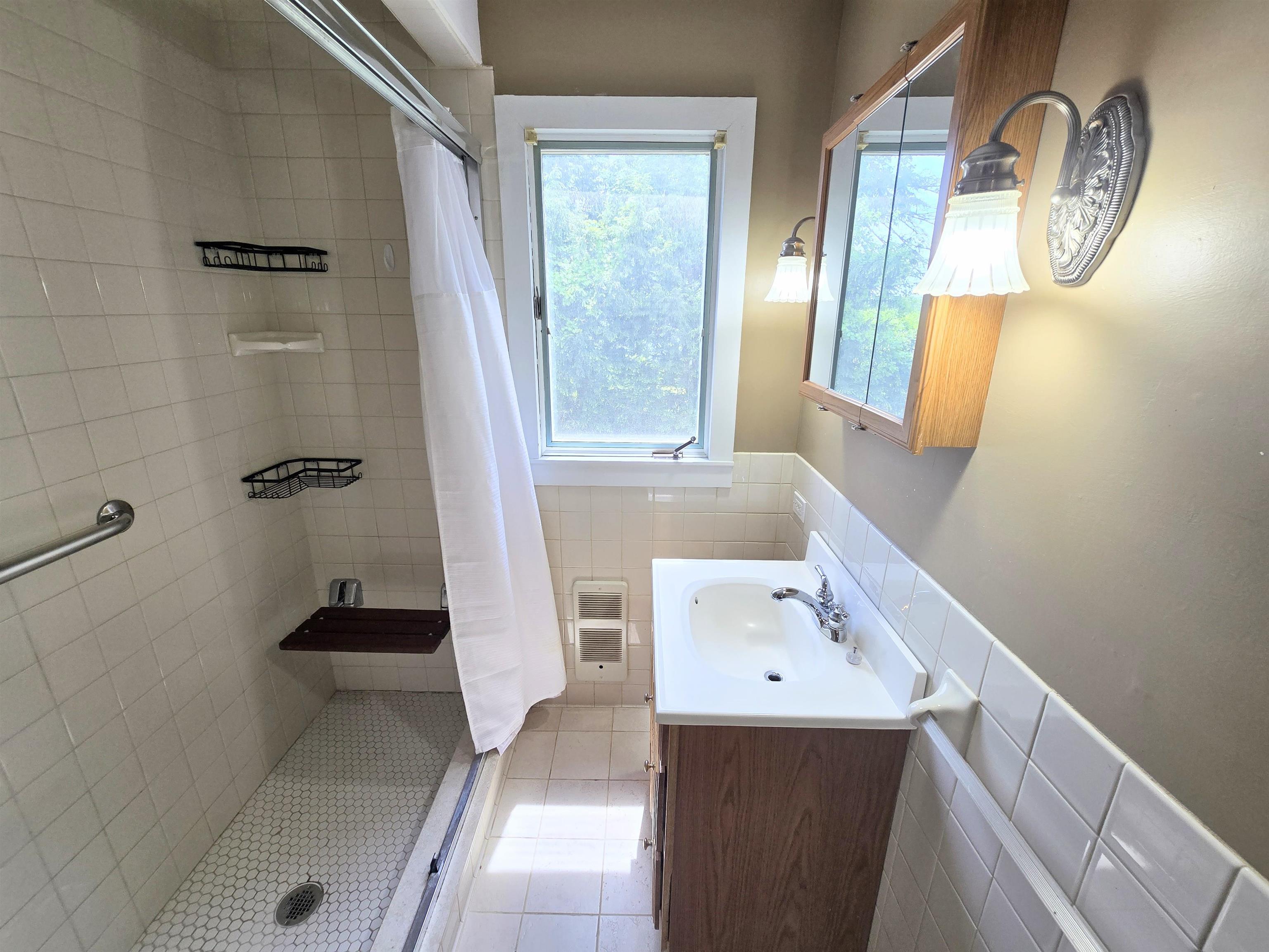 Concord, New Hampshire 03301, United States, 3 Bedrooms Bedrooms, ,2 BathroomsBathrooms,Residential,Pending,140366