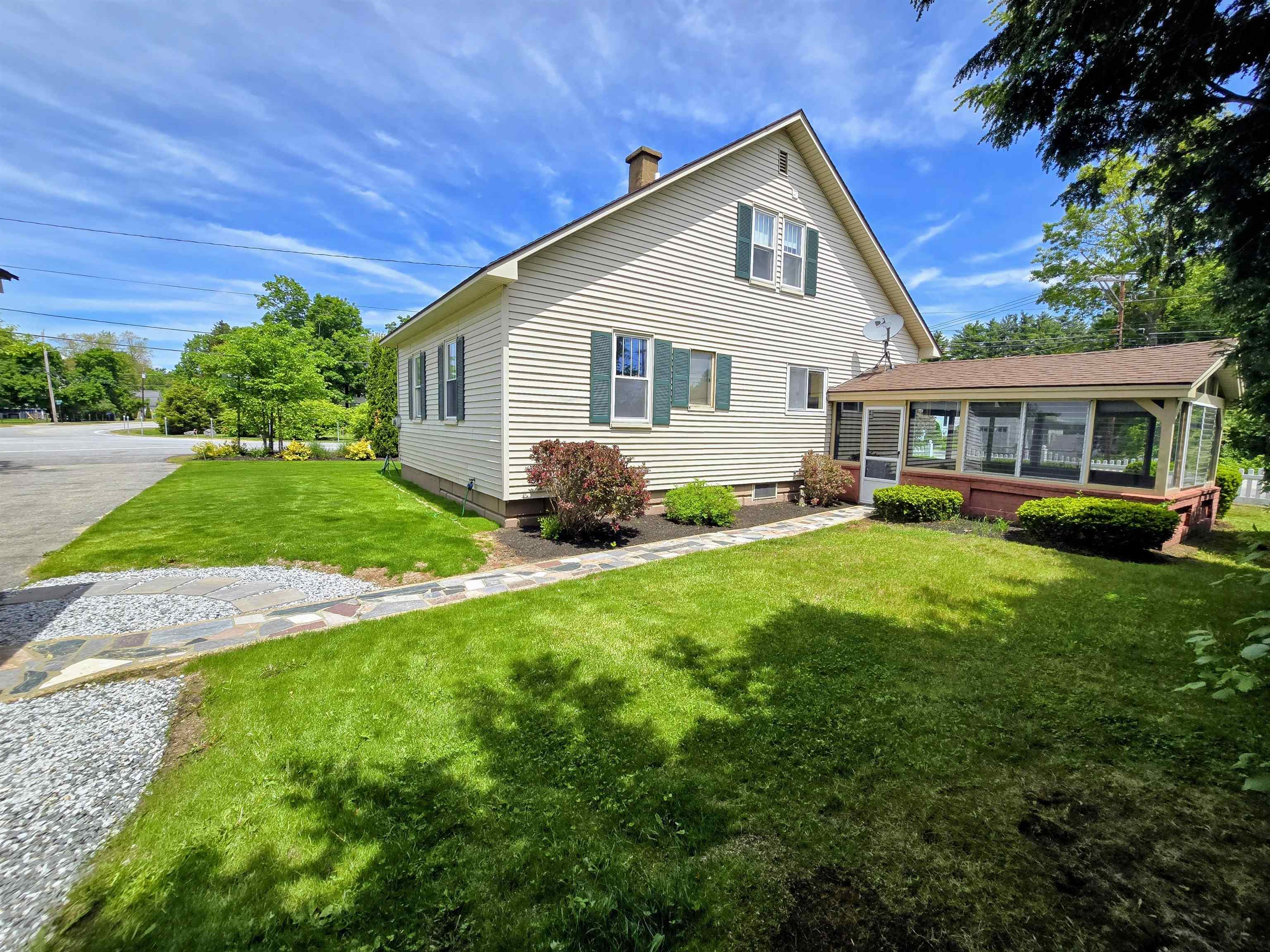 Concord, New Hampshire 03301, United States, 3 Bedrooms Bedrooms, ,2 BathroomsBathrooms,Residential,Pending,140366